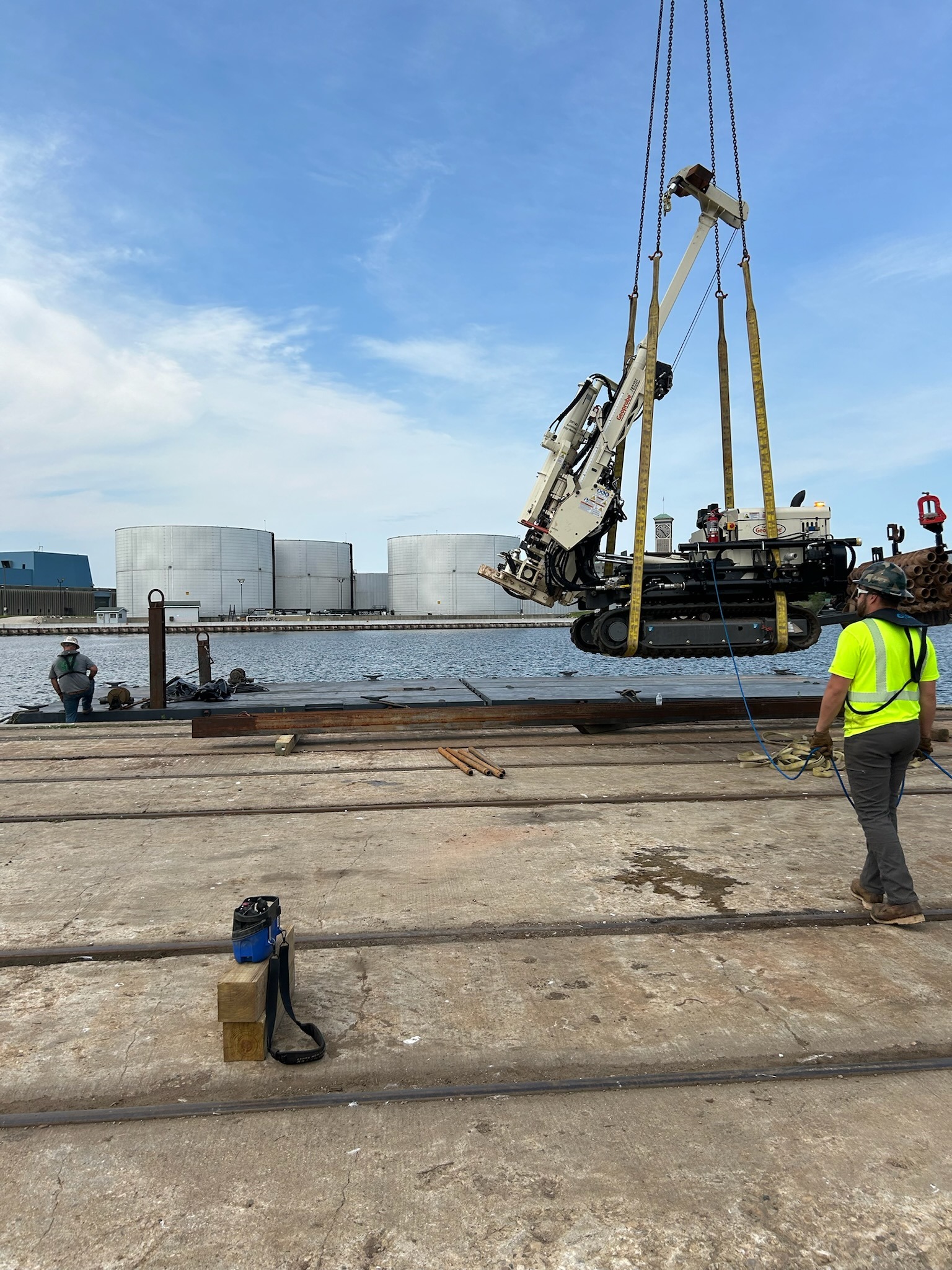 Moving machine onto ship Moving machine onto ship